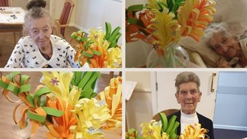 Manchester Residents enjoy flower crafting